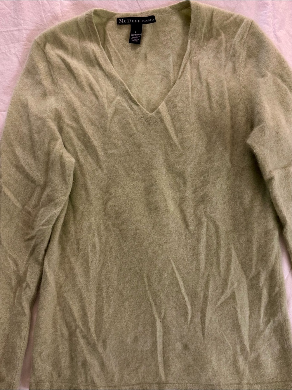 Essentials Women's Cashmere V-Neck Sweater in Light Olive